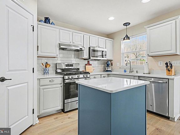 5th image of 909 Cougar Pointe Cir