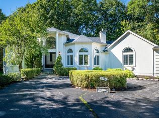 3492 Twin Oaks Ct, West Bloomfield, MI