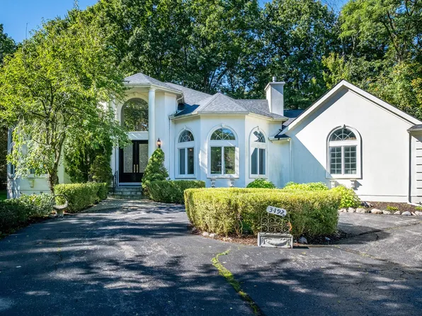 3492 Twin Oaks Ct, West Bloomfield, MI 48324