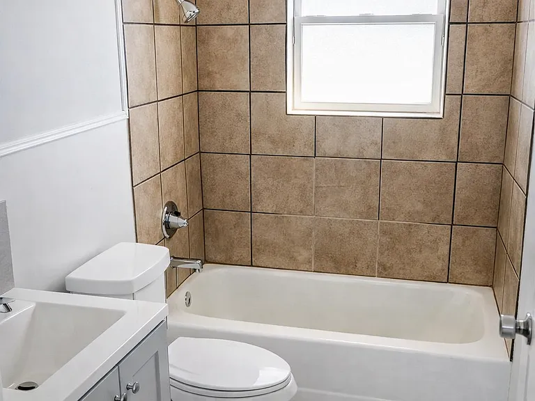 1219 E Cherry St — Photo 7