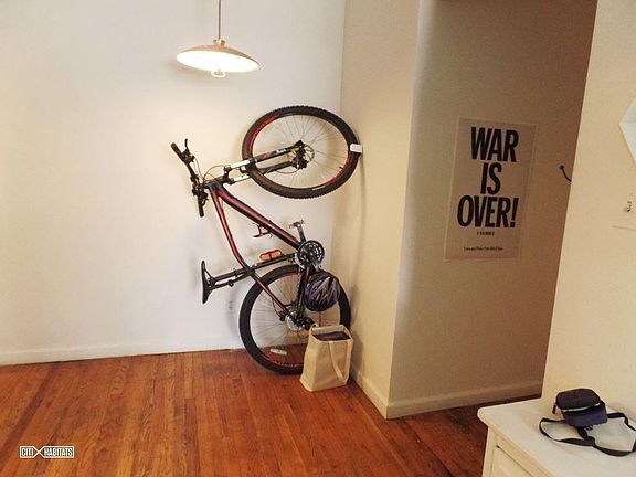 3rd image of 156 W 74th St APT 4B