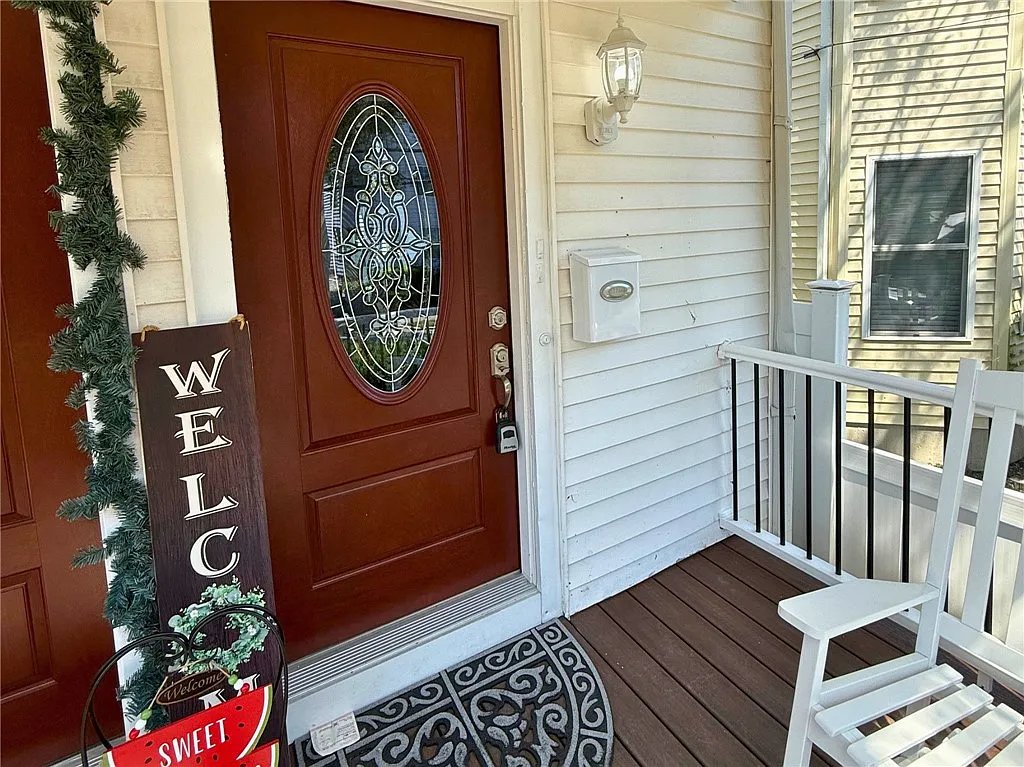 3 bed, 1275 sqft, $2,500 — Photo 2