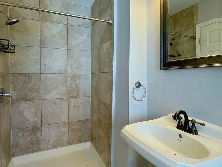 934 S East Ave — Photo 18