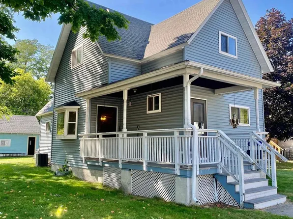 1359 Oakes St, Marinette, WI 54143