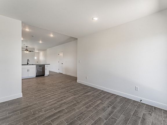 4th image of 4009 E Waxwing Dr