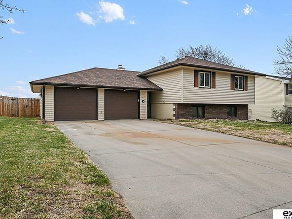 3rd image of 240 Riverview Dr