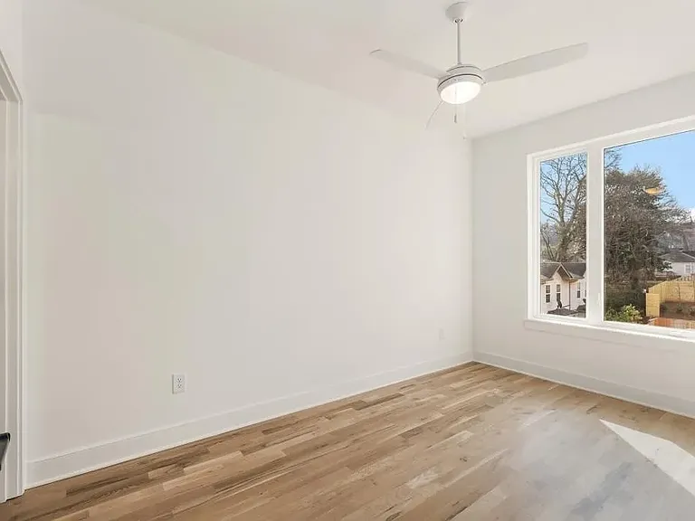 1237 Memorial Dr SE #102 — Photo 16