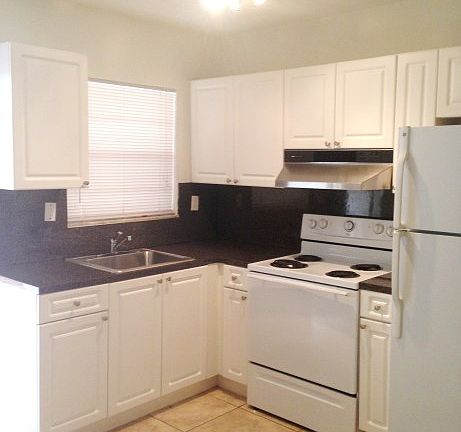 5th image of 2022 Adams St APT 108