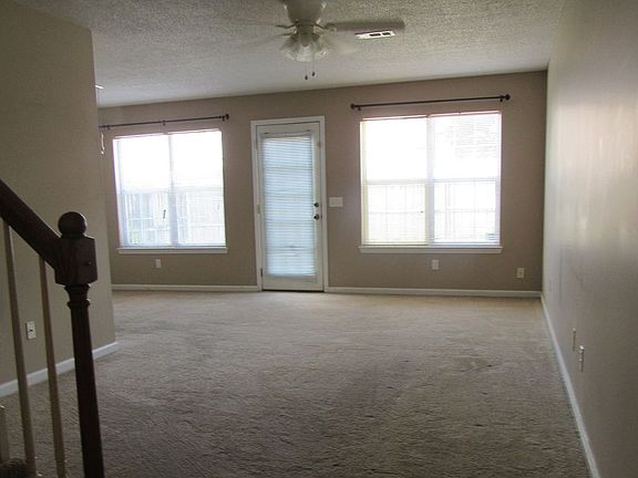 3rd image of 115 Palm Dr #1