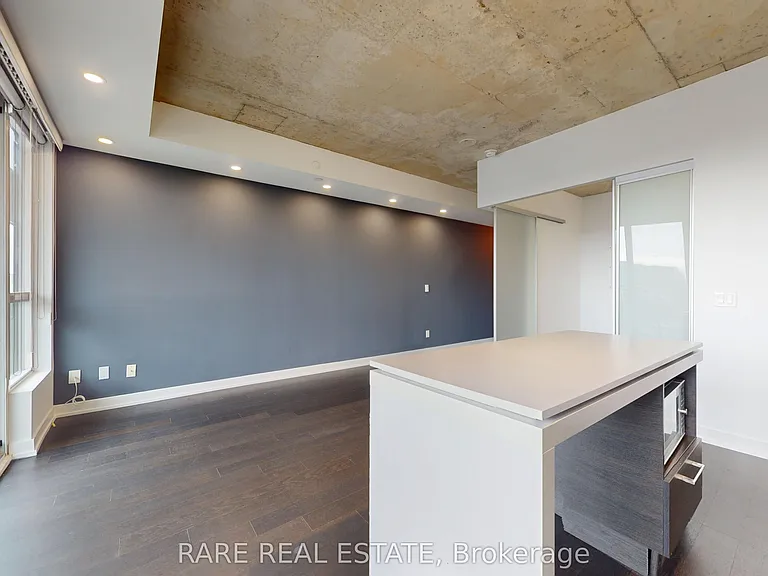 1030 King St W #26 — Photo 11