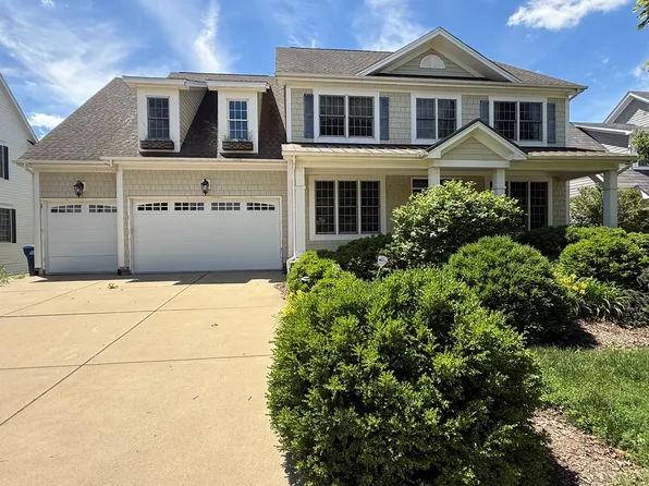 125 Goldenrod Dr, Sugar Grove, IL 60554