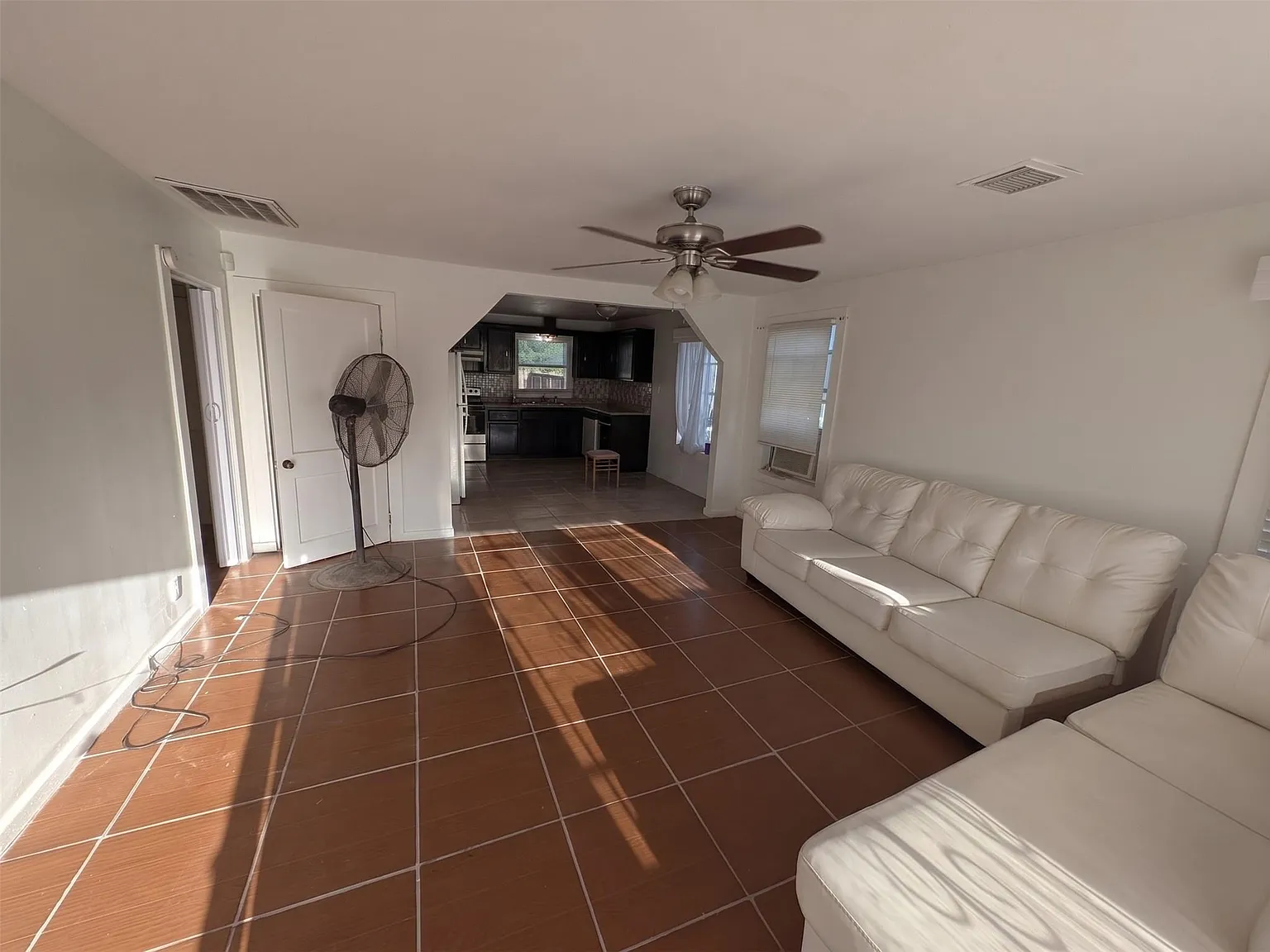 2 bed, 1.0 bath, 960 sqft, $2,500 — Photo 4