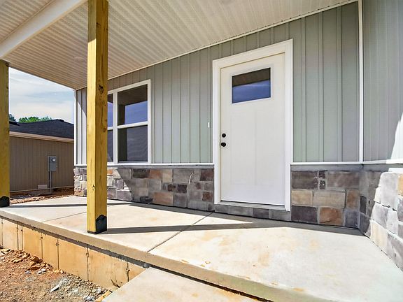 3rd image of 44 Whitley Ln