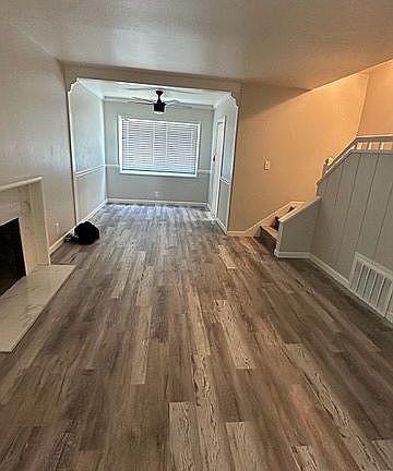 3rd image of 2542 Kent Dr