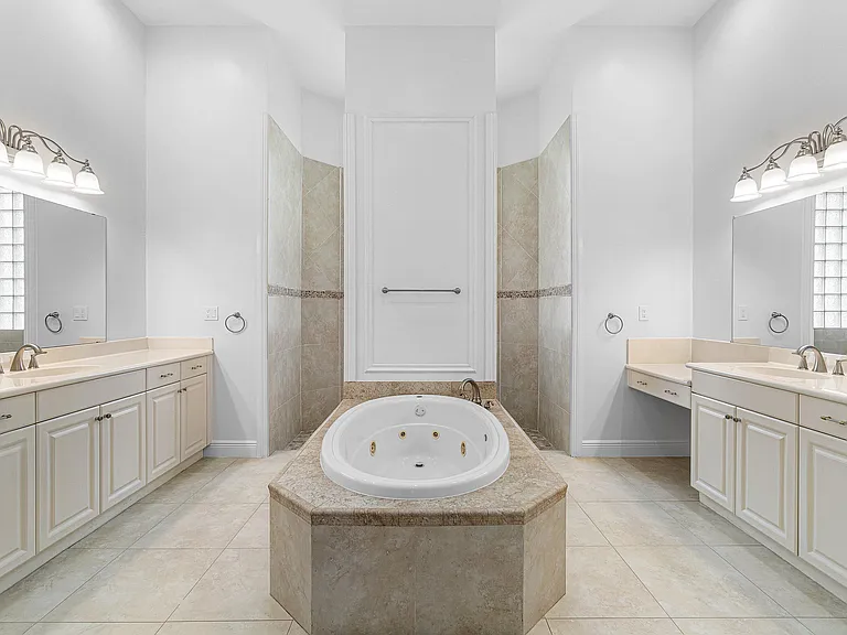 6641 Conch Ct — Photo 25