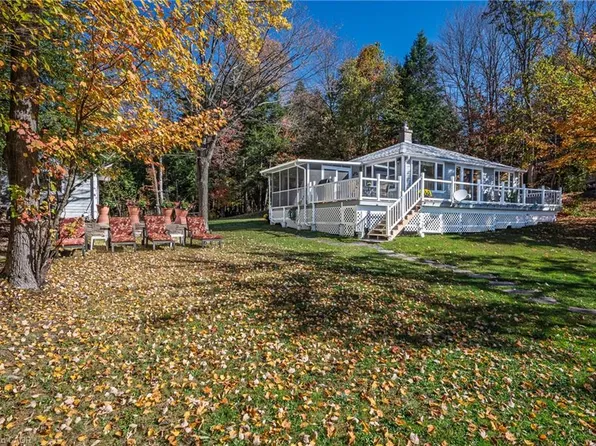 1012 Armstrong Rd, Gravenhurst, ON P0E 1G0