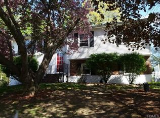 20 Heselton Dr, Slate Hill, NY 10973