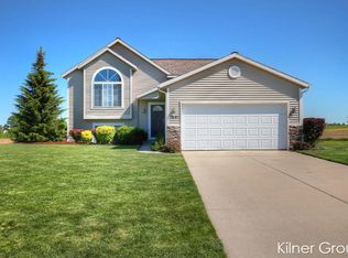 1641 Sunny Glen Dr SE, Caledonia, MI 49316
