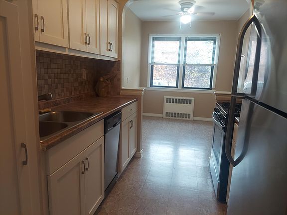 5th image of 300 Cedarhurst Ave APT H2