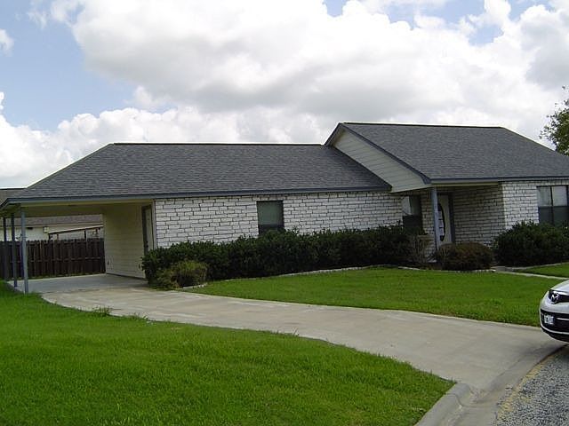 1st image of 627 Lois Ln