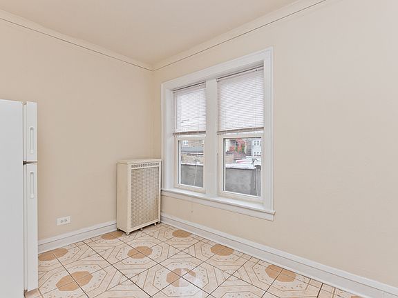 3rd image of 7435 N Seeley Ave #1