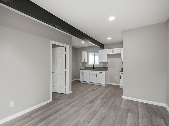 4th image of 648 E Pillsbury St #1/2
