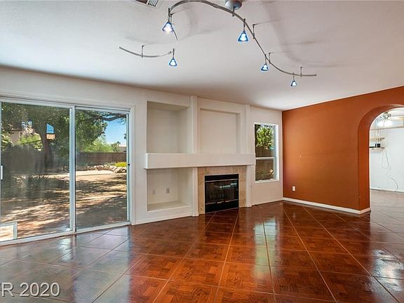 5th image of 1035 Thornfield Ln