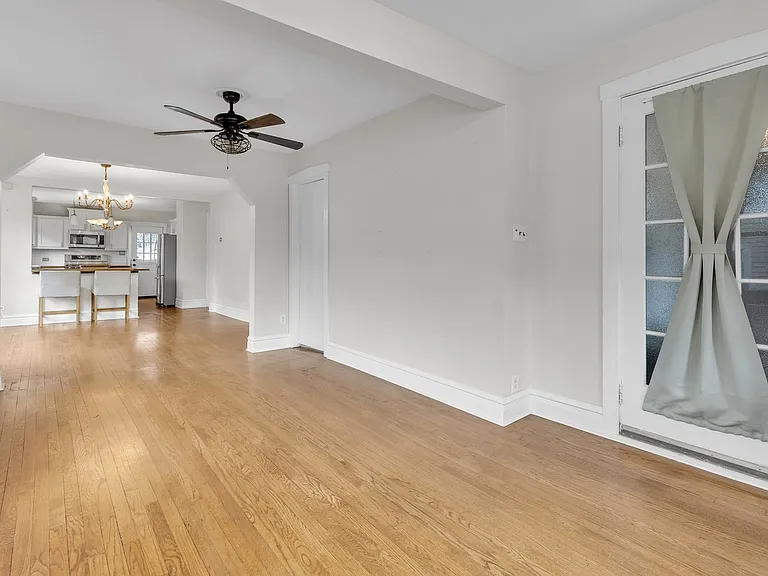 228 W Grove St #1 — Photo 7