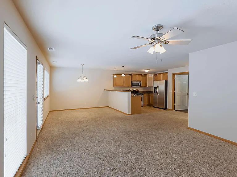 8815 Venice Ln — Photo 6