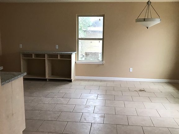 5th image of 1612 N Hidalgo