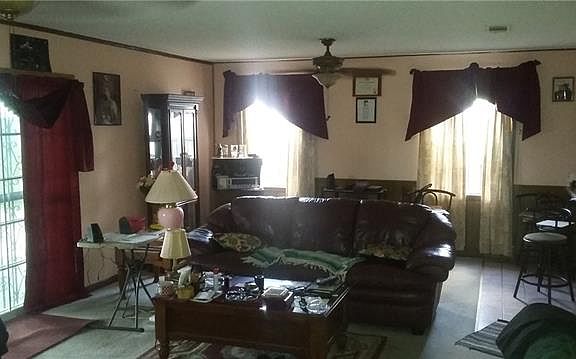 2nd image of 932 E Lexington Ave