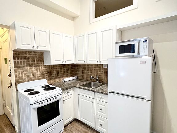 3rd image of 235 E 50th St #2