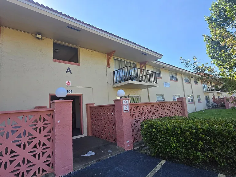 11606 NW 29th St #1-A — Photo 3