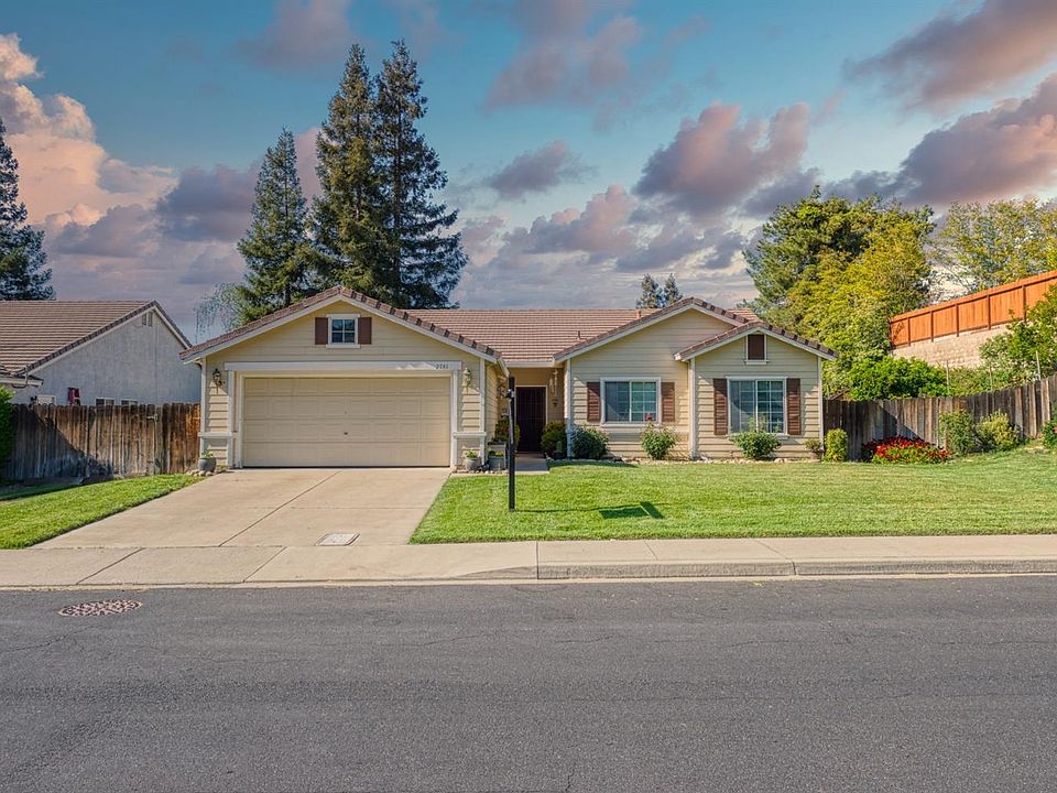 1st image of 2741 Briarcliff Dr