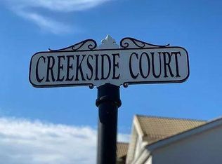 8 Creekside Ct, Secaucus, NJ 07094