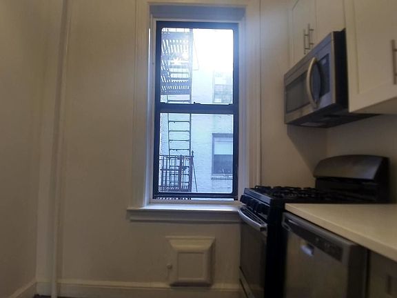 4th image of 45-36 39th Pl