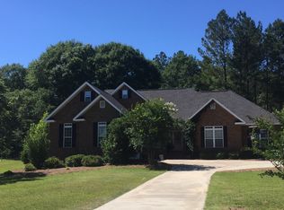 213 Golf Club Dr, Metter, GA 30439