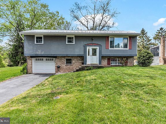 2nd image of 832 Stoney Creek Dr