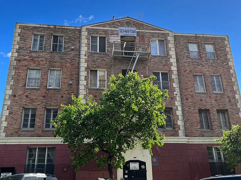 746 S Normandie Ave — Photo 14