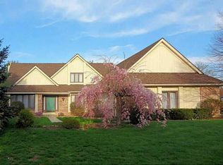5244 Fairmeadow Dr, Sylvania, OH 43560