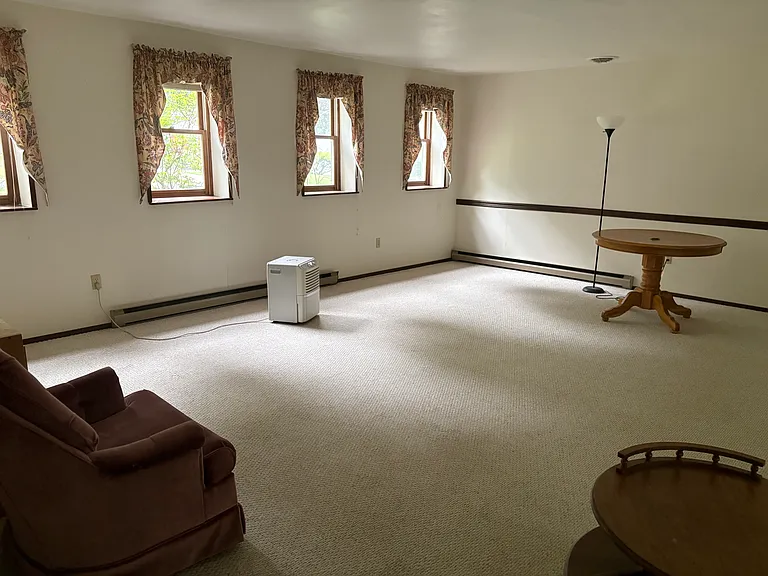 412 Canterbury Dr — Photo 11