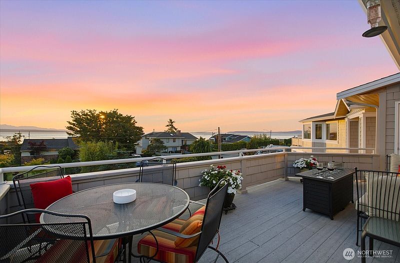 4th image of 809 Driftwood Place