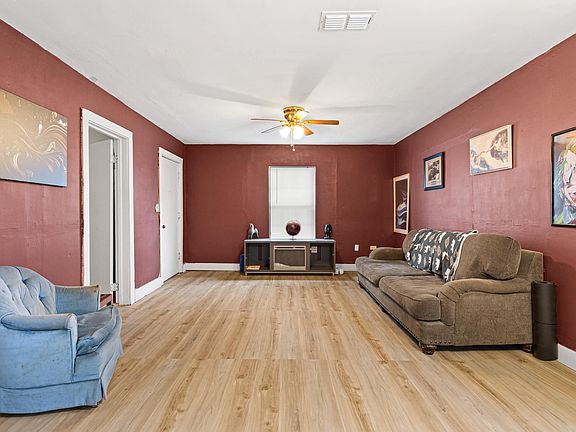 5th image of 518 Williams St