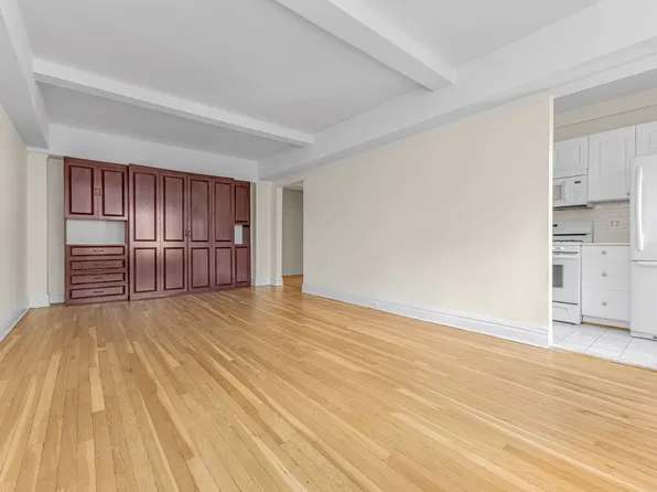 319 East 50th Street image 3 of 6