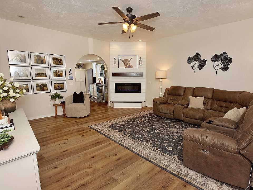 1st image of 1520 Spring Hills Street
