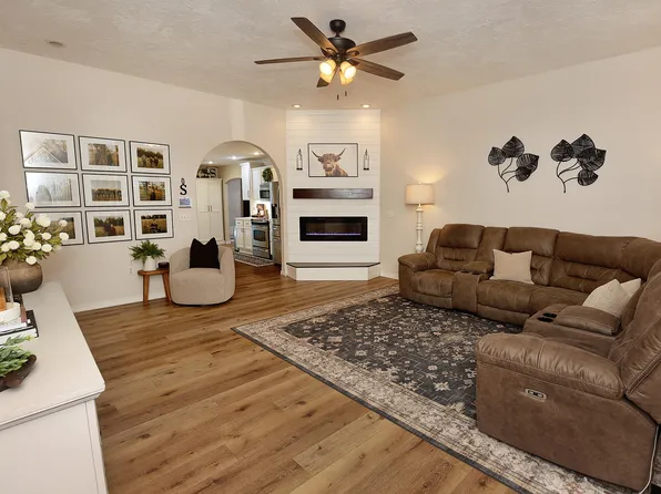 1520 Spring Hills Street, Marshfield, MO 65706