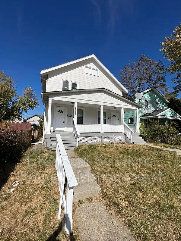 3 bed, 1.0 bath, 1120 sqft, $1,150 — Photo 1