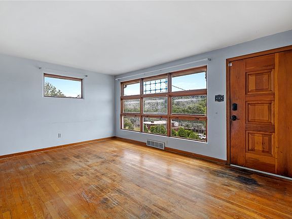 4th image of 112 Chestnut Pl