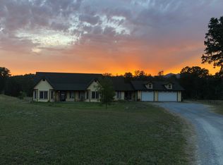 13440 Luna Dr, Redding, CA 96003