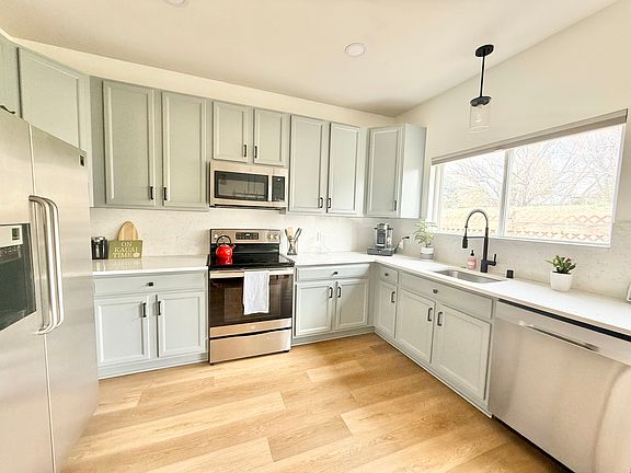 3rd image of 387 Ivory Cir